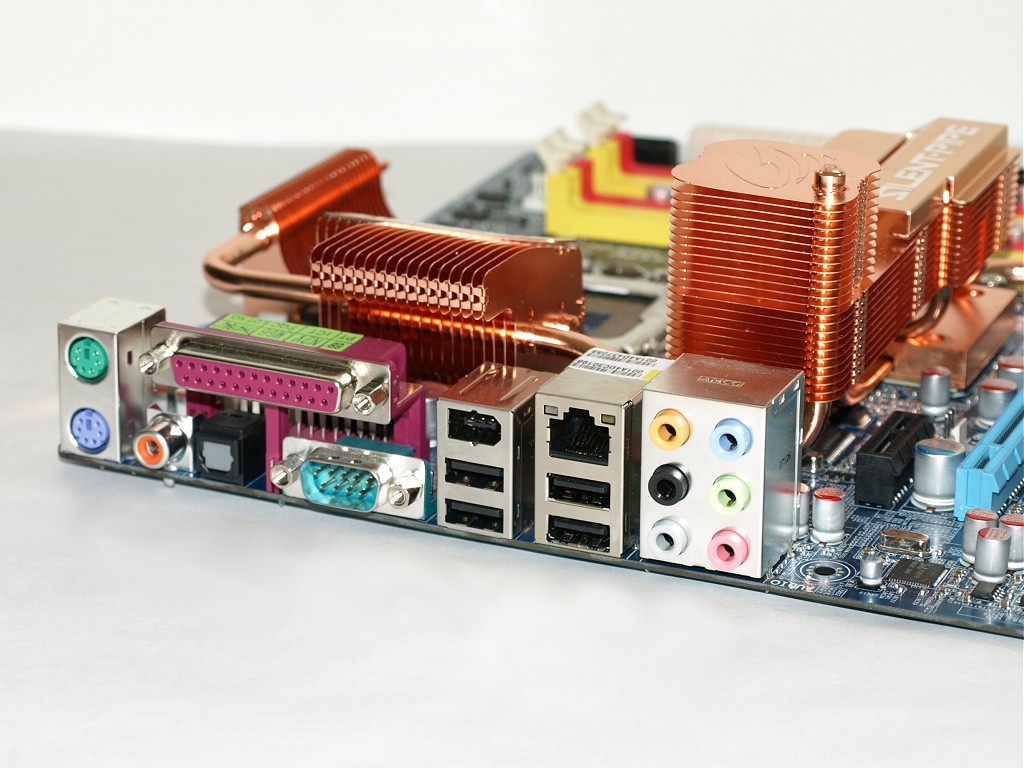 http://www.techspot.com/articles-info/61/images/Gigabyte_P35_DQ6_02.jpg