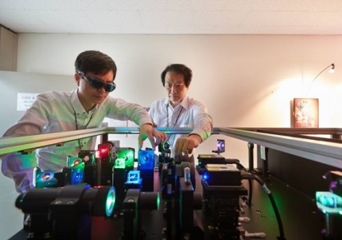 Researchers create the world's first 'true' 3D color hologram