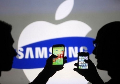 Apple patent feud sees court ban Samsung from selling several of its older smartphones in the US
