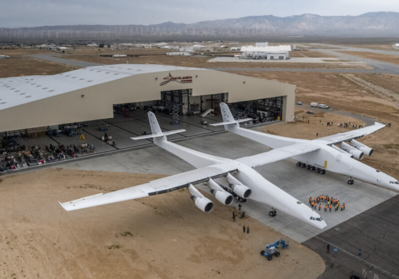 Microsoft co-founder shows off the world's biggest plane