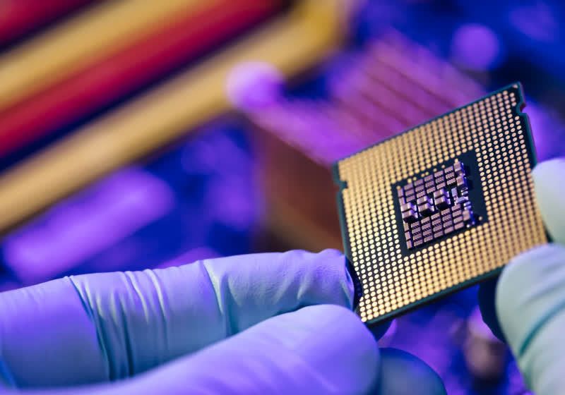 Research team creates process to grow sub-nanometer transistors