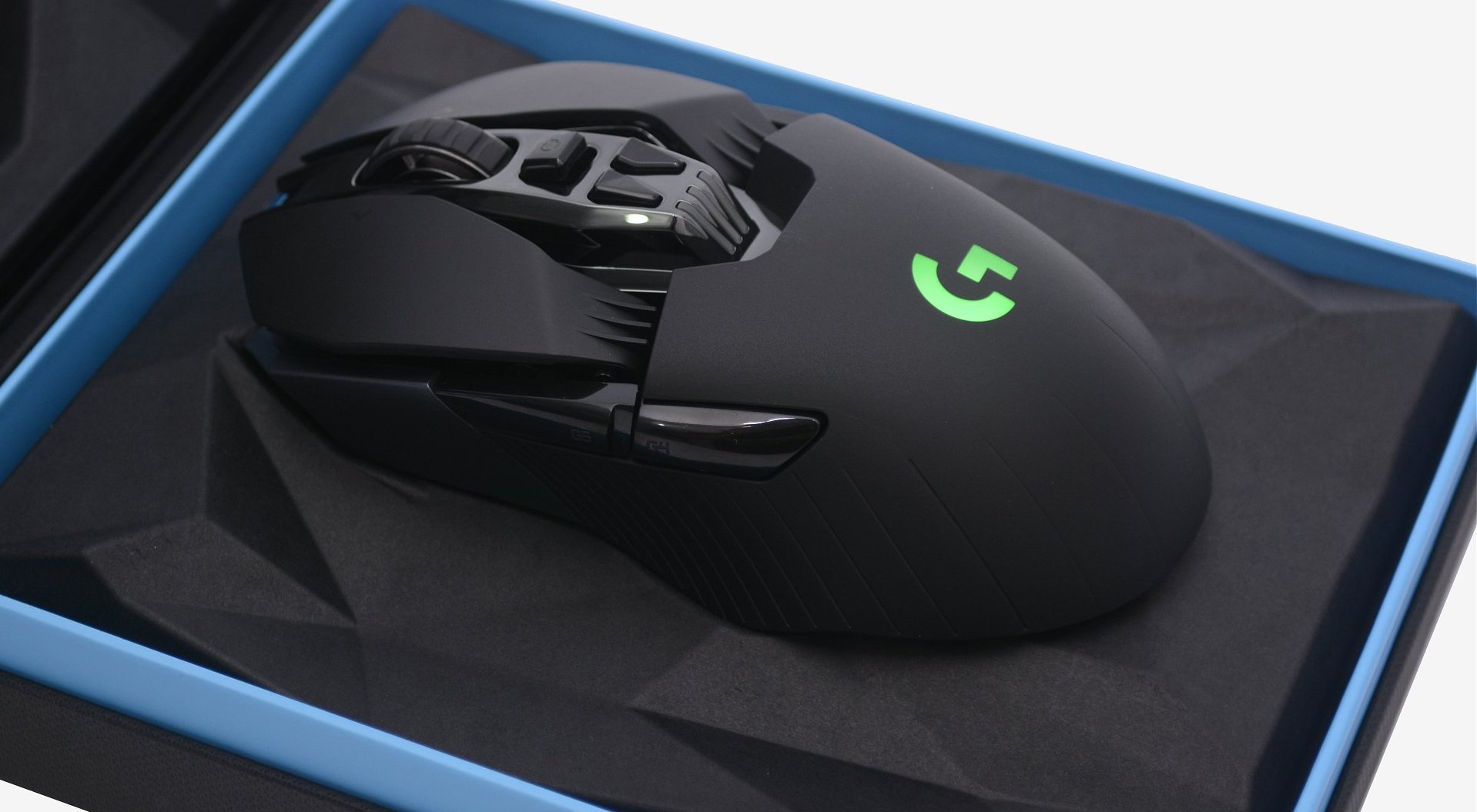 Logitech G900 Chaos Spectrum Wireless Gaming Mouse Review |