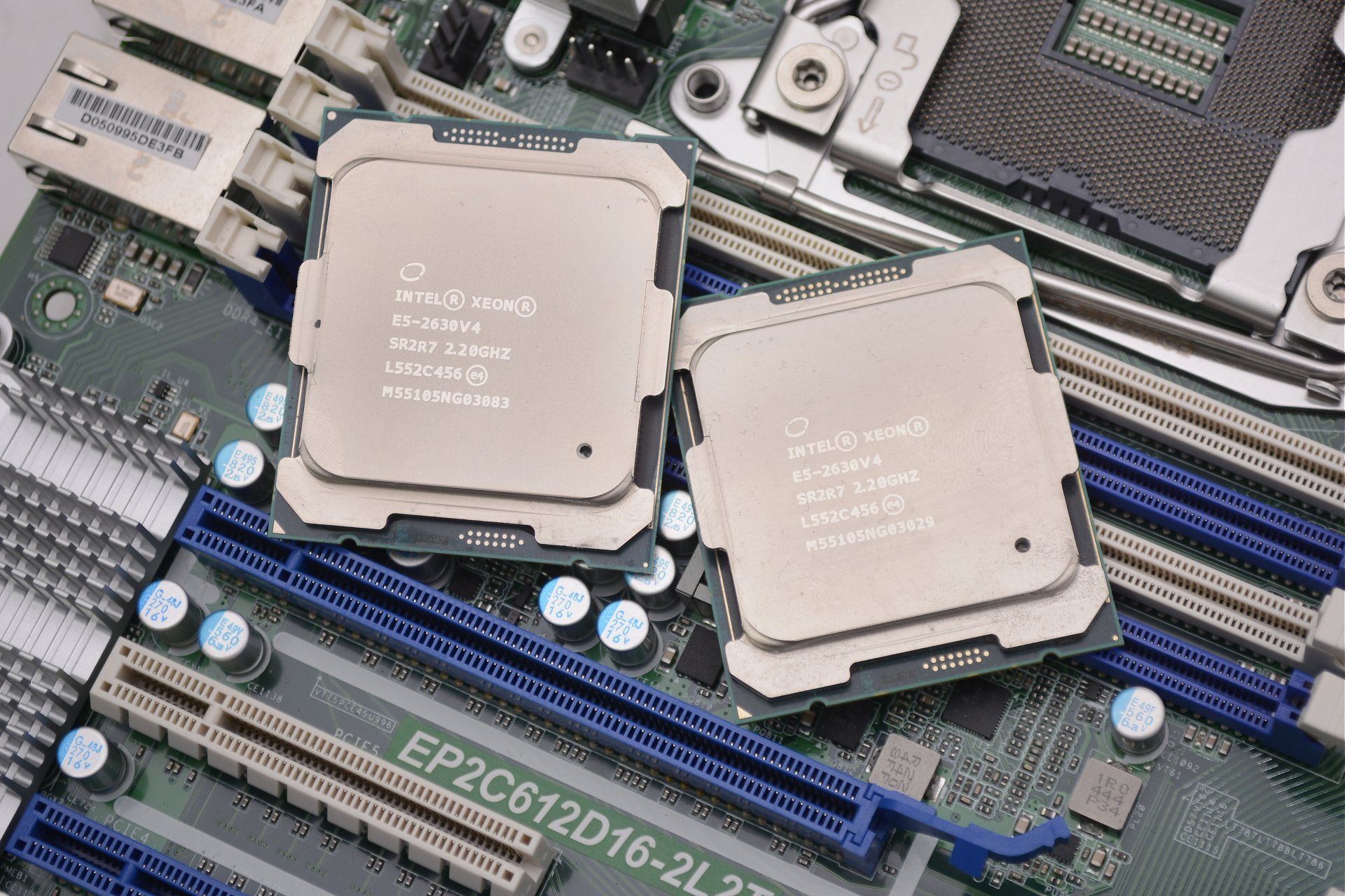 Лучший xeon. Intel Xeon Platinum 8276l. Intel Xeon Platinum 8375c. Xeon Platinum 8490h. Intel Xeon PC