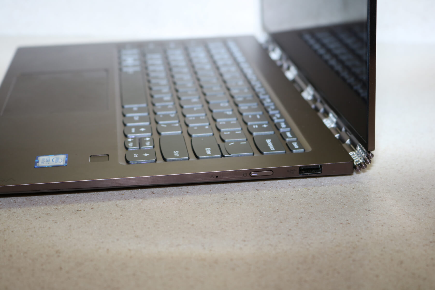 مراجعة Lenovo Yoga 920 2-in-1 Laptop 3