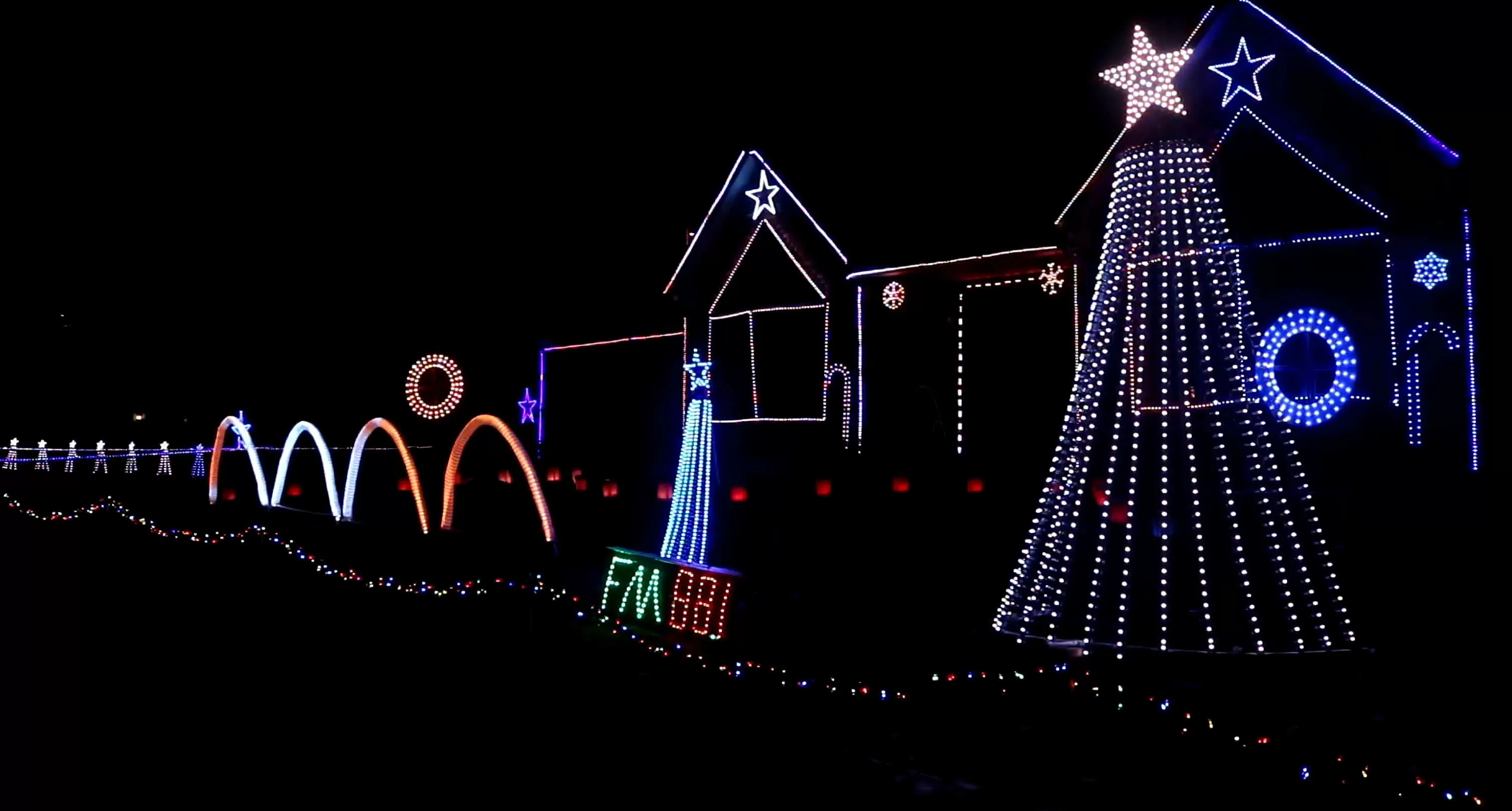 Ever Wondered How Those Computer-Controlled Christmas Light Displays Work?  | TechSpot
