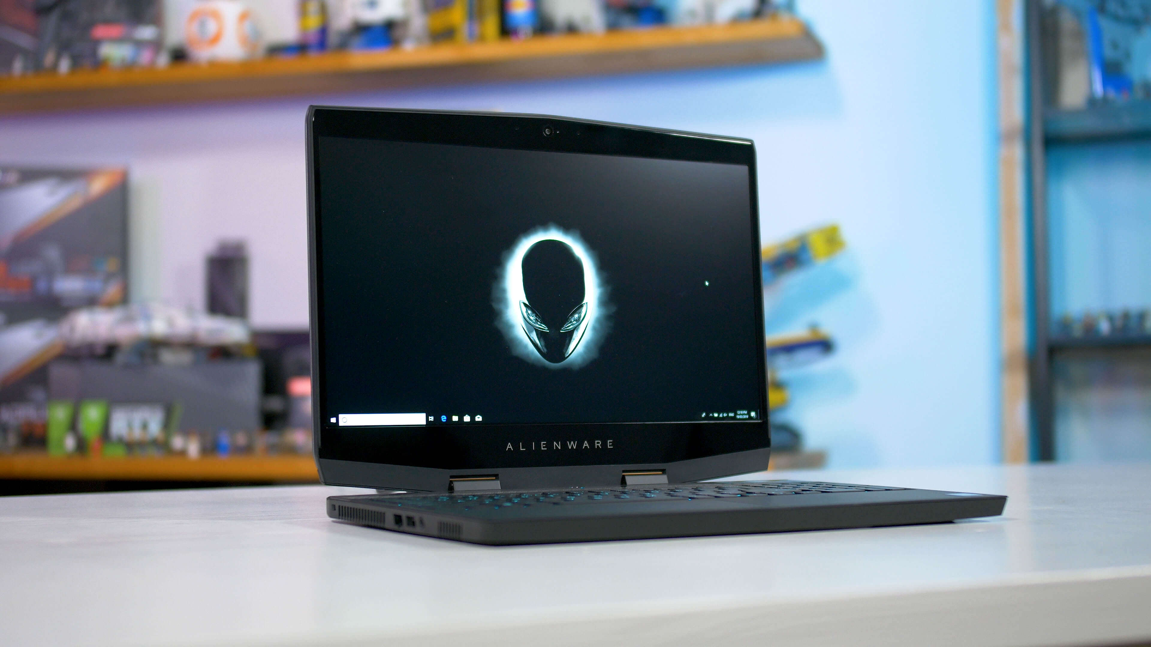 Alienware m15 RTX Gaming Laptop Review Photo Gallery - TechSpot