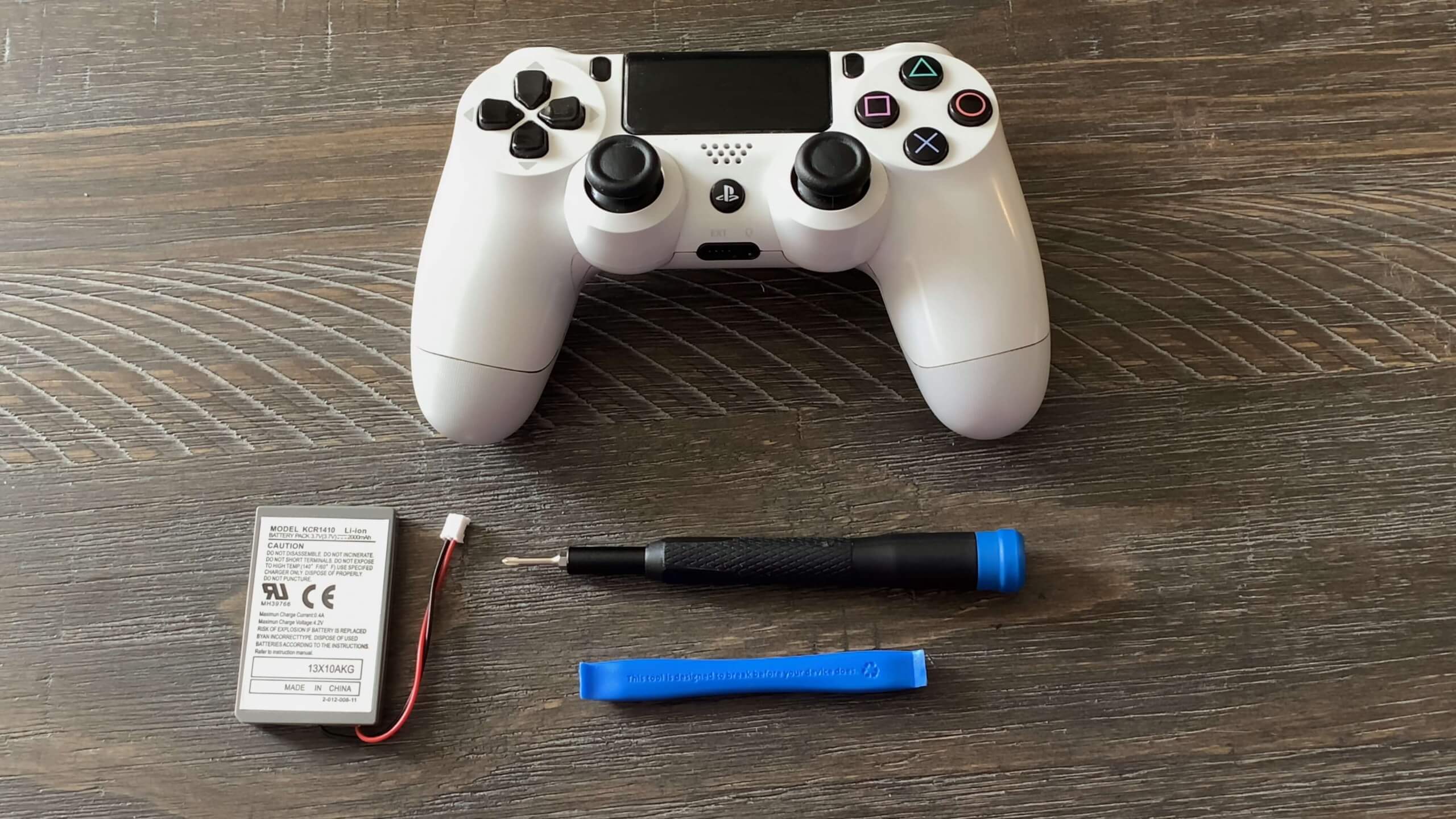 Как выключить dualshock 4. Dualshock 4 v2. Dualshock 4 Battery. Dualshock 4 на батарейках. Выключить дуалшок 4.