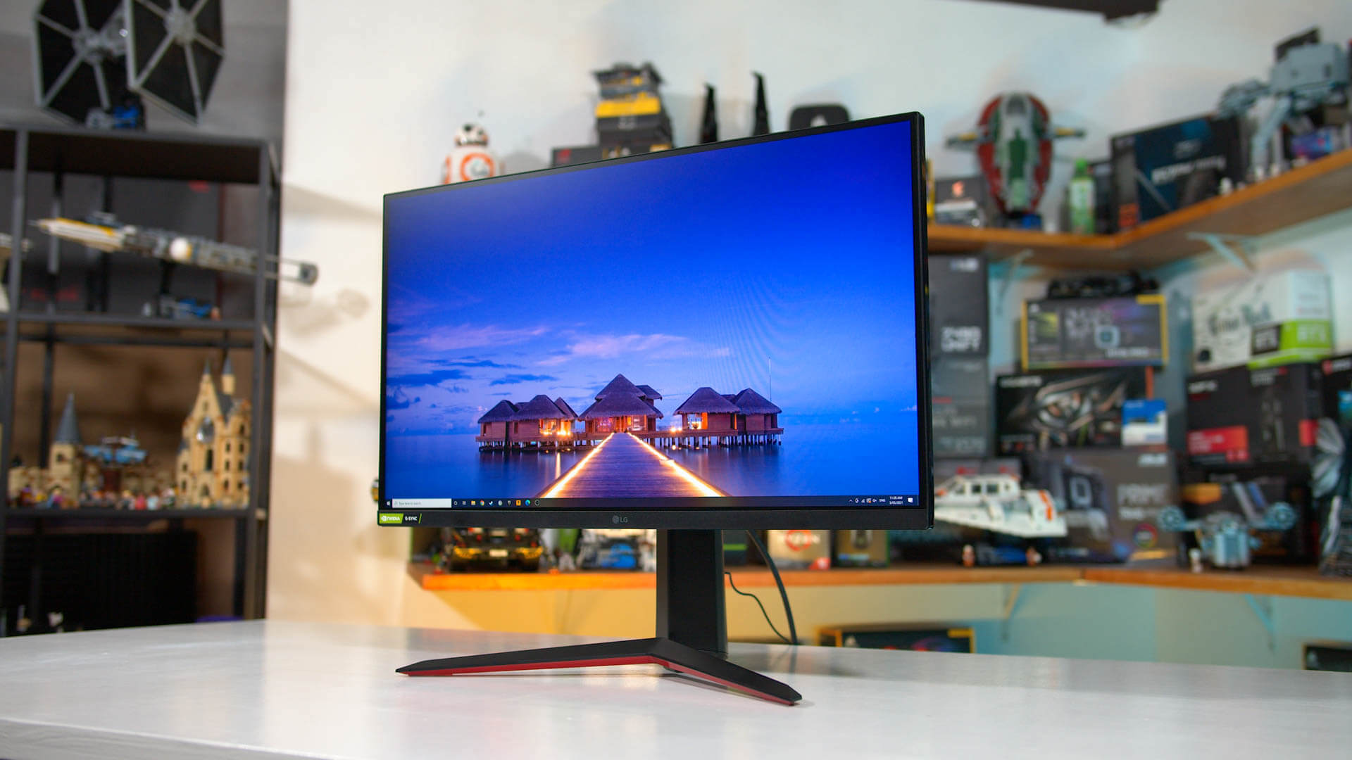  LG 27GN950-B UltraGear Gaming Monitor 27” UHD (3840 x 2160)  Nano IPS Display, 1ms Response Time, 144Hz Refresh Rate, G-SYNC  Compatibility, AMD FreeSync Premium Pro, Tilt/Height/Pivot Adjustable Stand  : Electronics