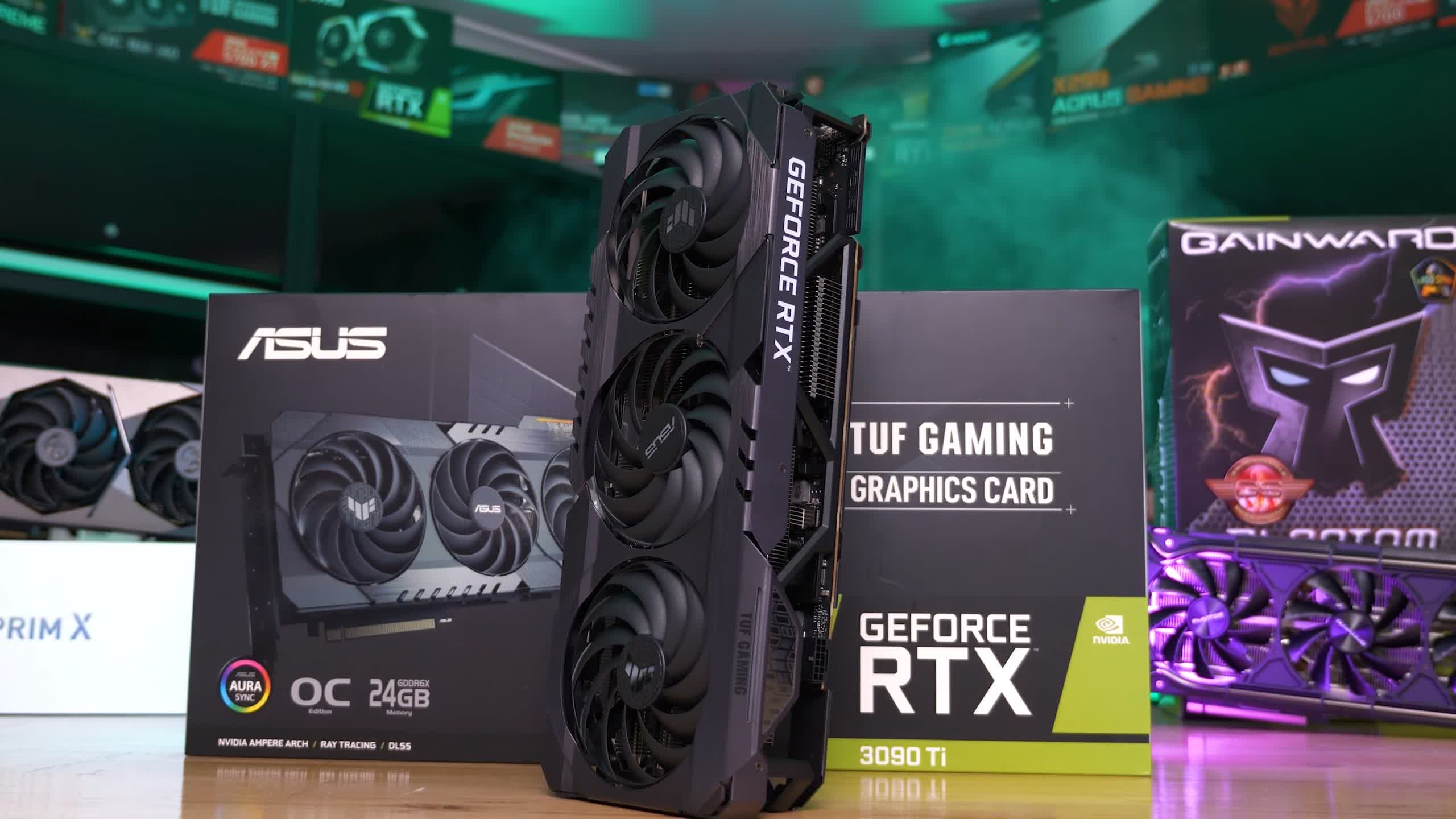 NVIDIA GeForce RTX 4090 Ti Looks Ridiculously Huge Infront of Last-Gen  Titan RTX GPU