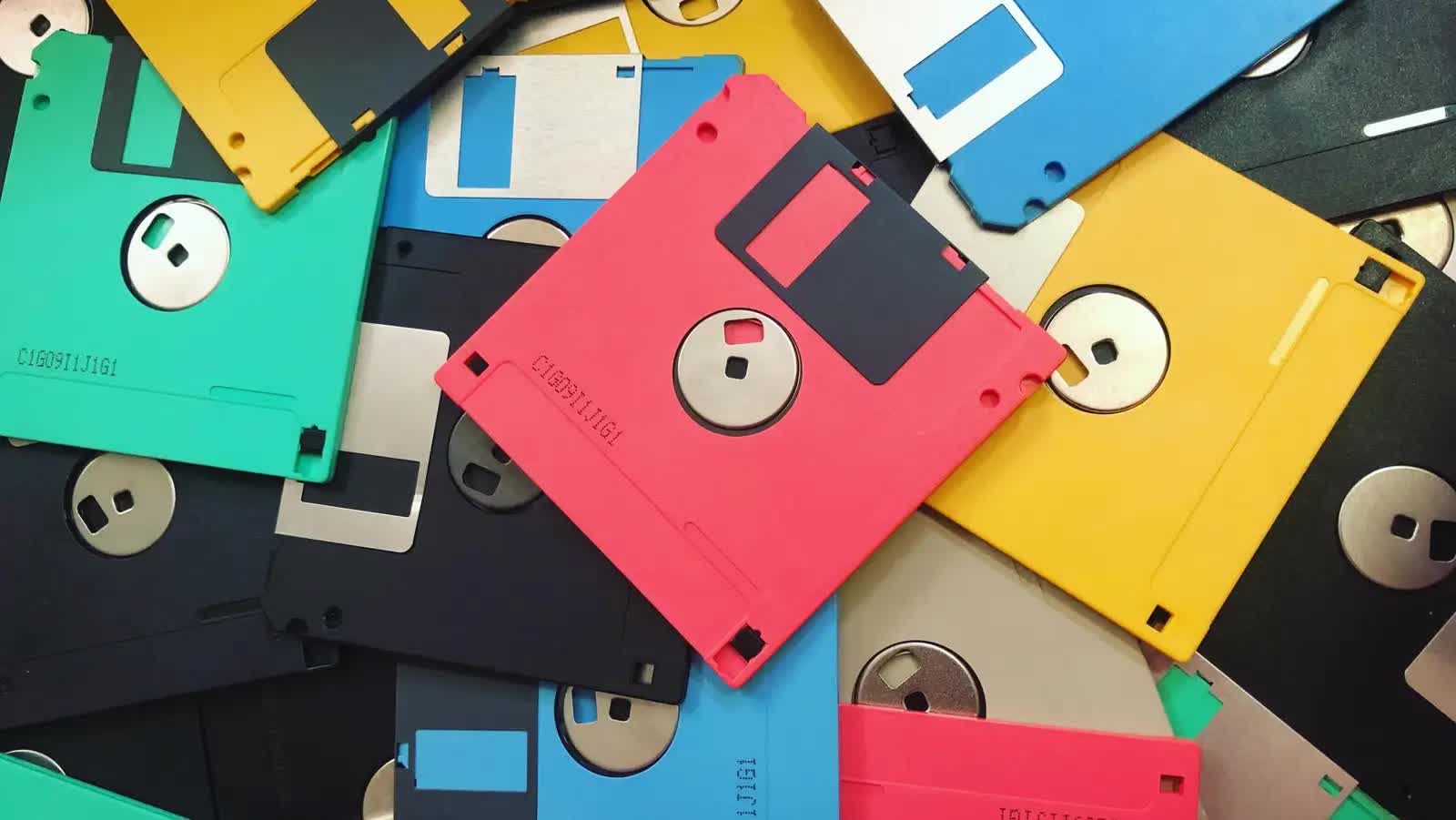 Over a decade after their demise, Japan's government declares war on floppy disks