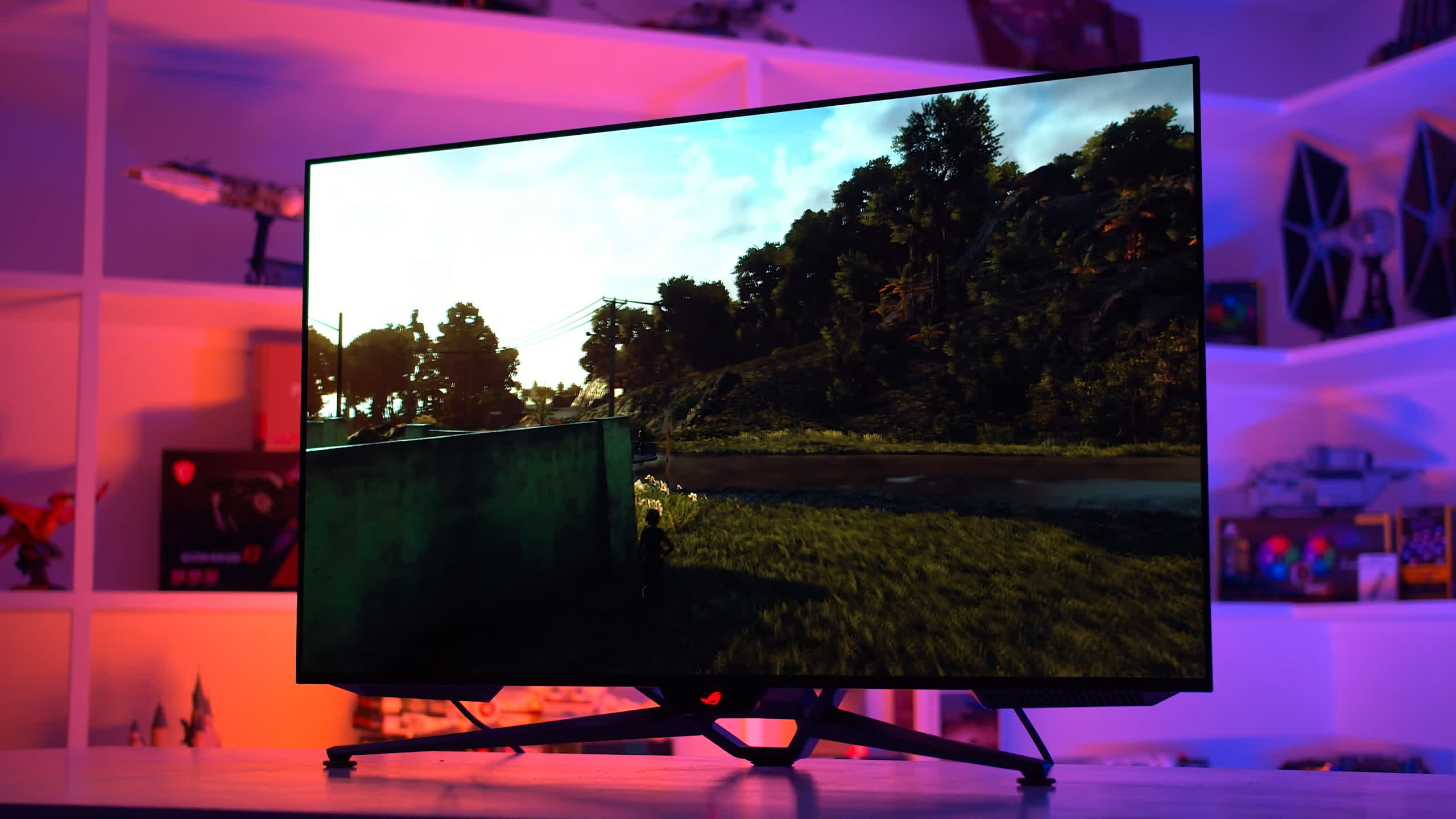 The Most Insane TV EVER (65, 4K, 144hz, HDR1000 & GSync) - ASUS ROG PG65UQ  