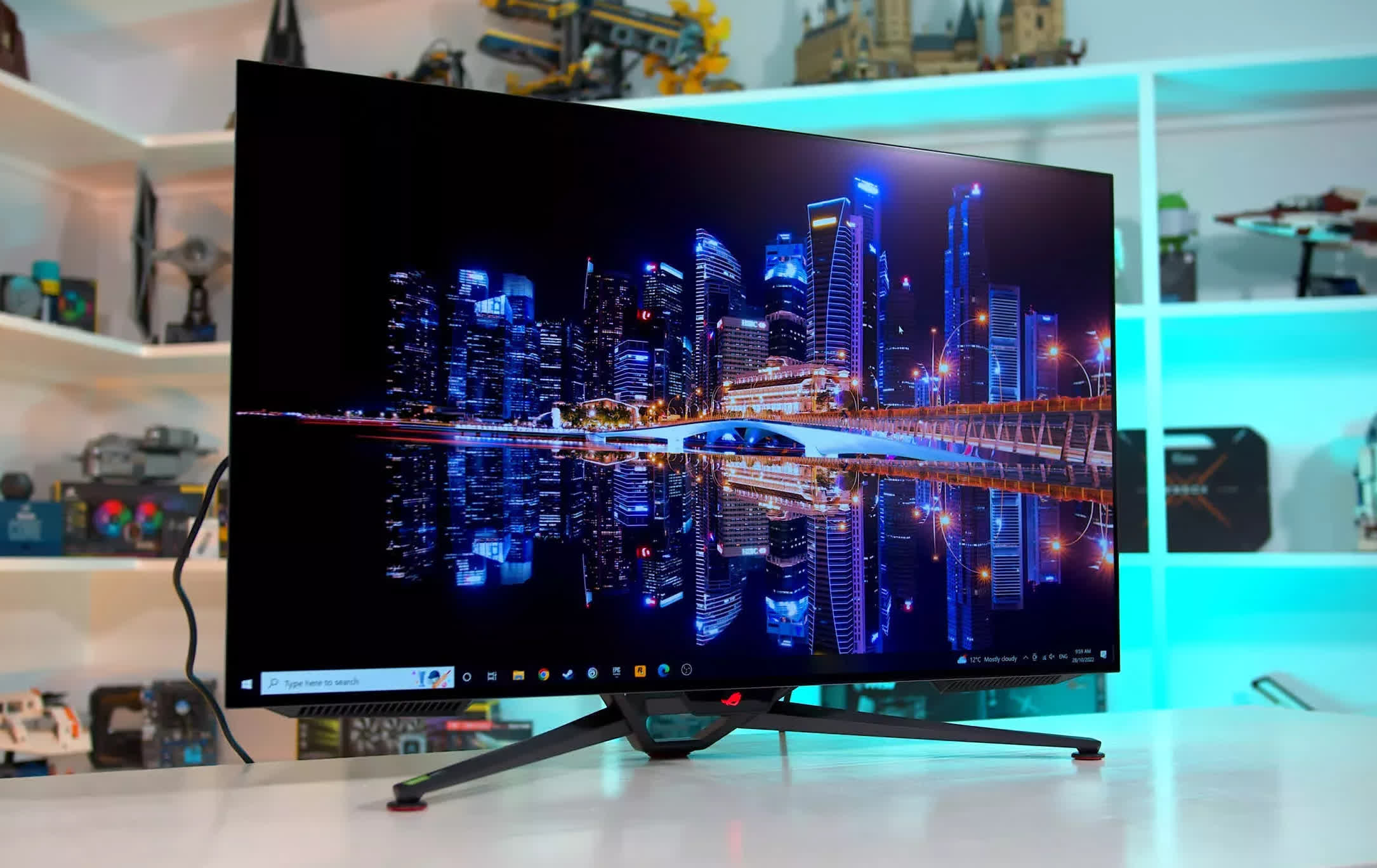 Gaming on LG's C2 OLED (42”) - Better than a Monitor? vs GP950 