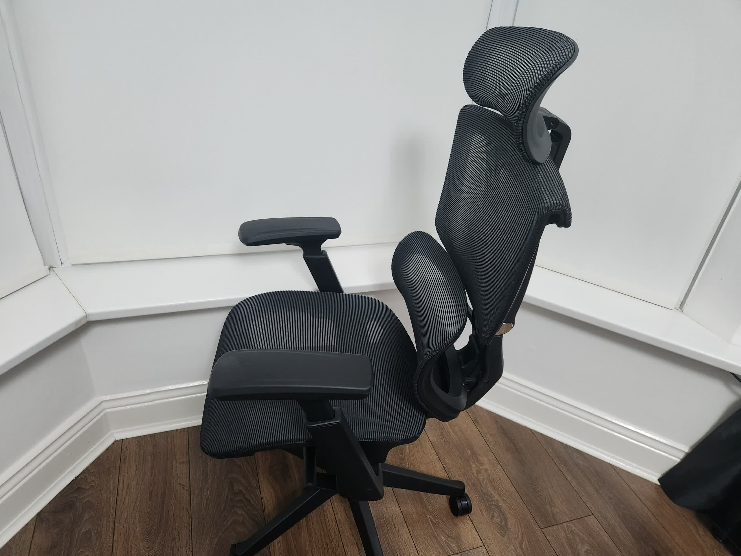 FlexiSpot C7 Ergonomic Chair with Mesh Cushion: Breathable Comfort for All-Day Use