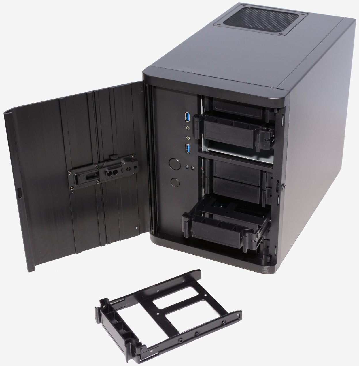 Building Your Own NAS: Silverstone DS380 Chassis Tested, Reviewed