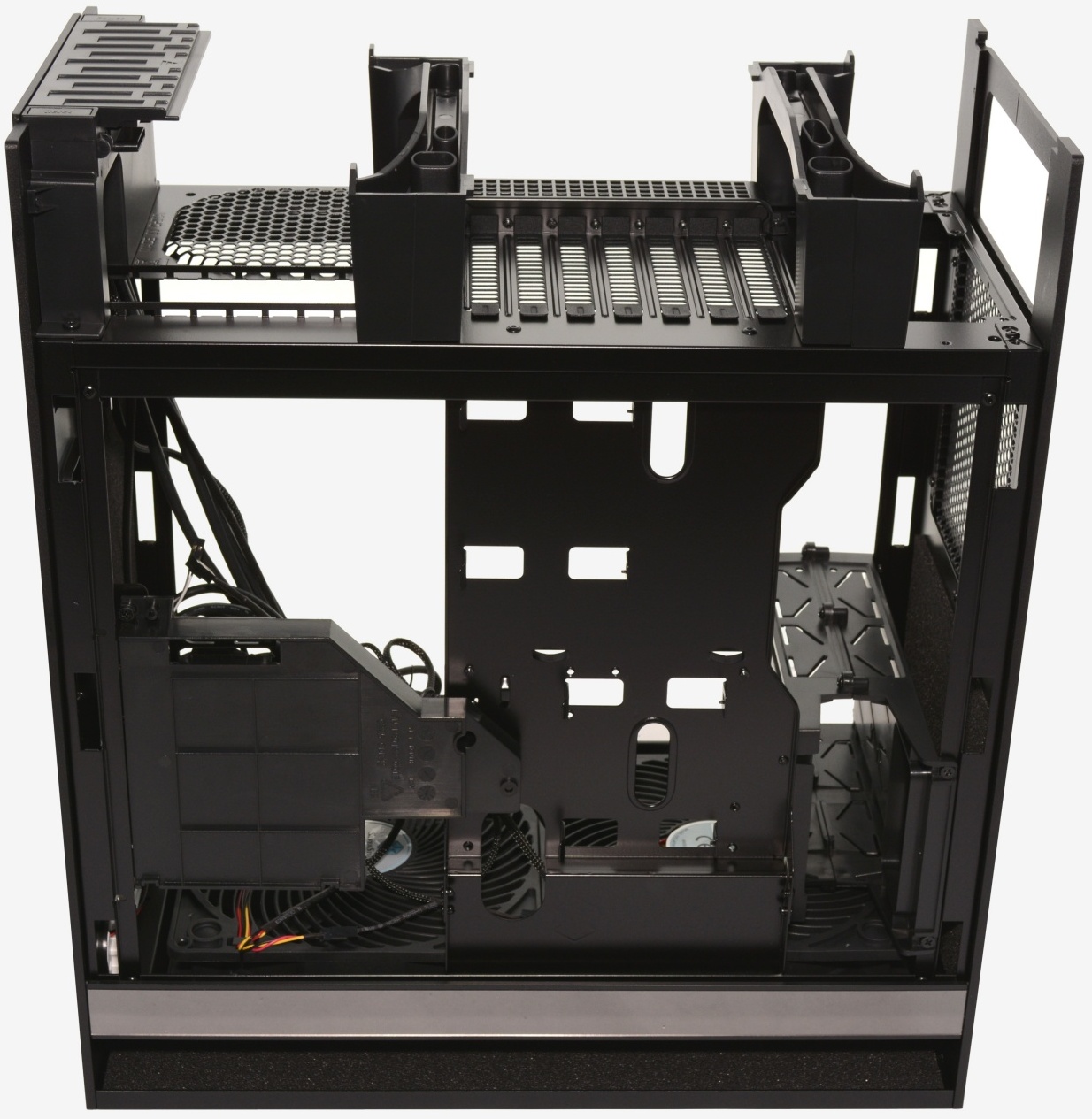Silverstone Fortress FT05 Mid-Tower Case Review > FT05 Internal Design ...