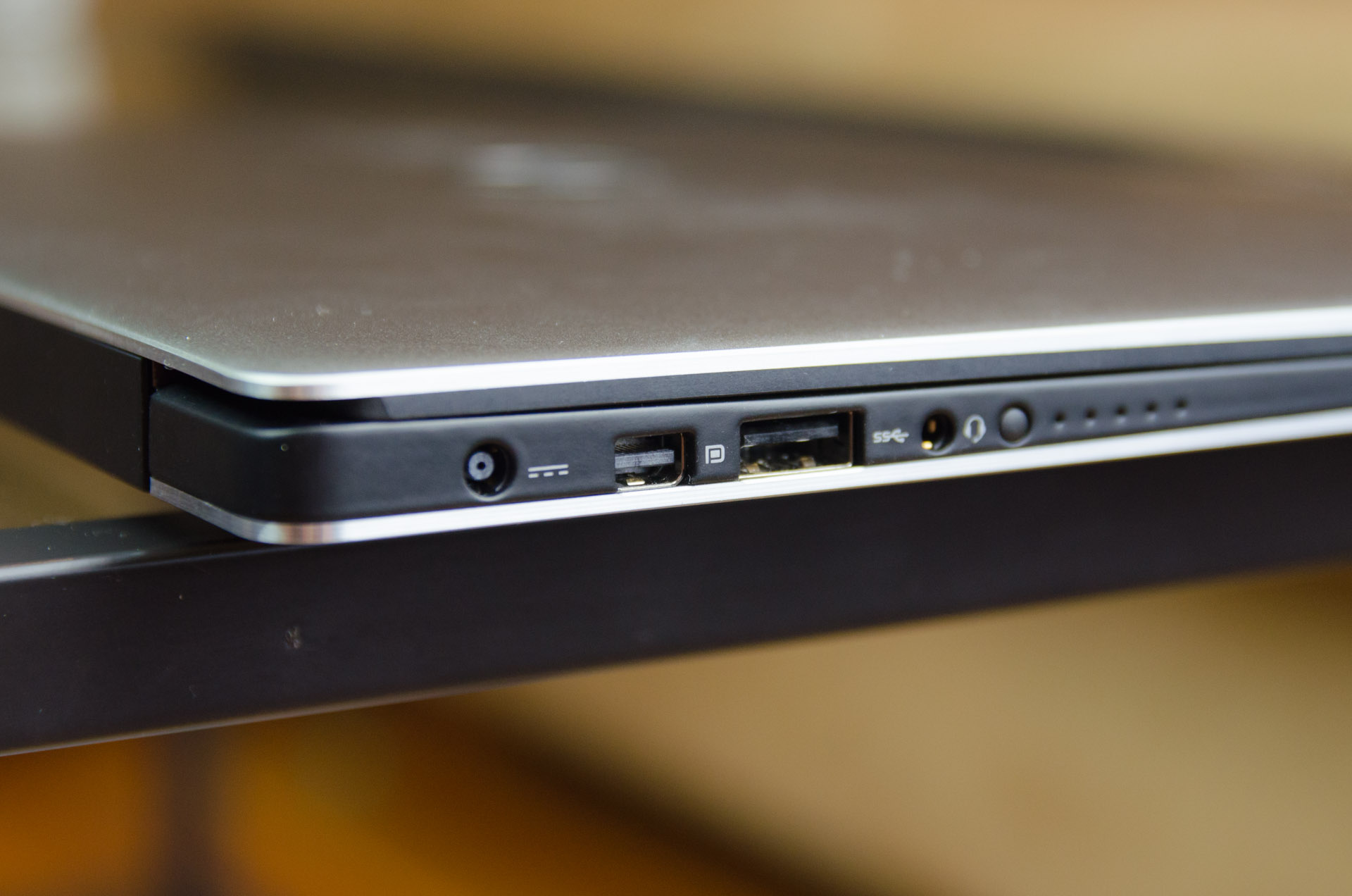 Dell XPS 13 (2015) Review Photo Gallery - TechSpot