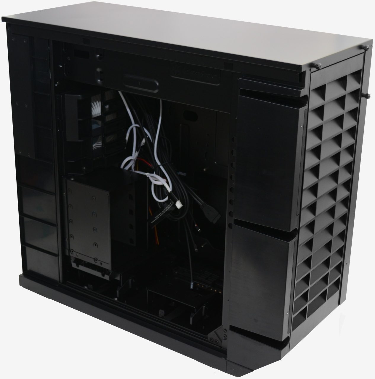 Silverstone Mammoth MM01 Case Review > Internal Design, Installation