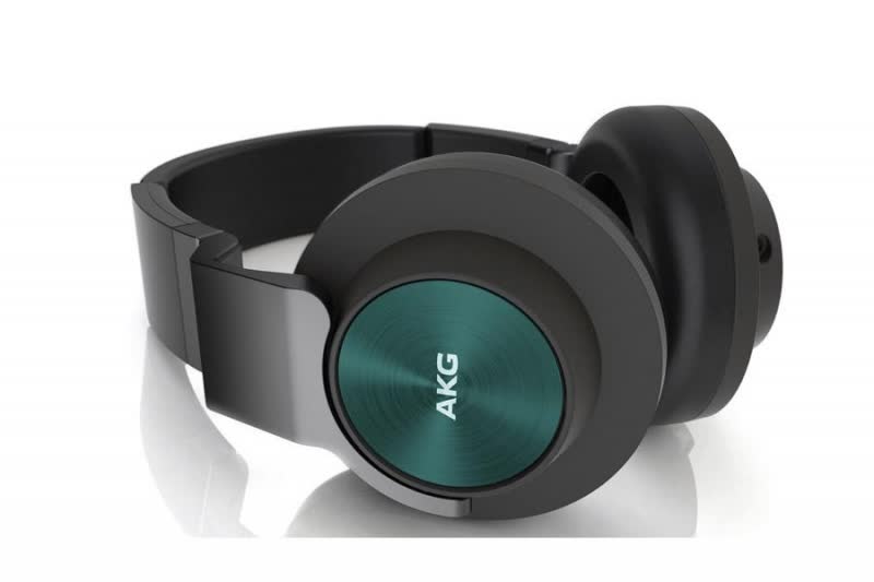 AKG K 545