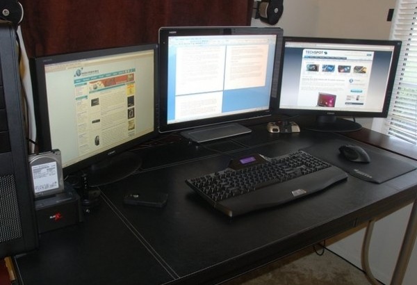 data deluge multitaskers multiscreens multitasking double monitors triple monitors