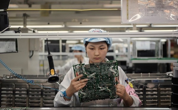 cracks student labor china hp child labor