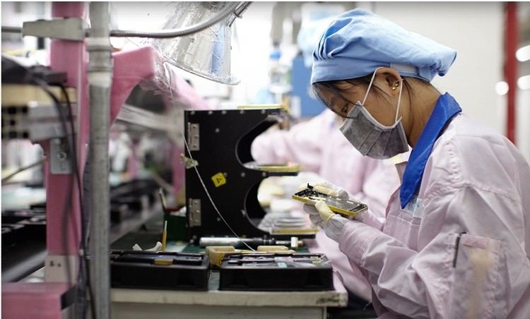 Apple sends team of experts to investigate worker abuse allegations at iPhone 5C supplier