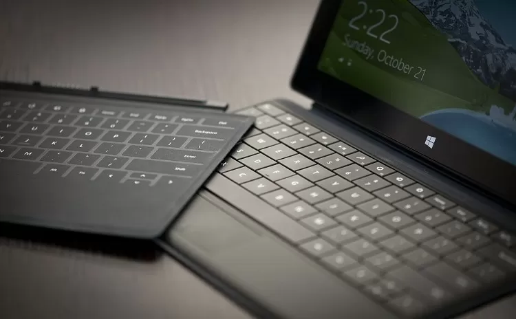 Power Cover keyboard accessory for Surface to include built-in battery