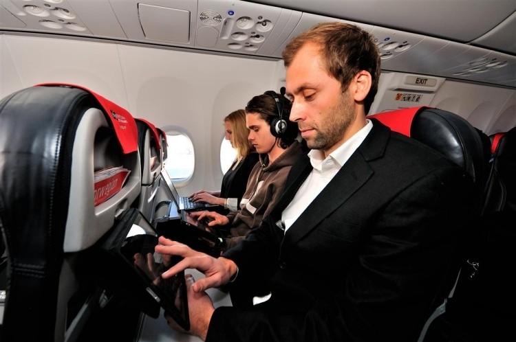 Europe allows airlines to install 3G and LTE networks for in-flight use