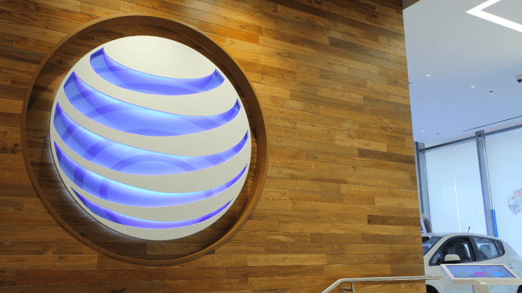 AT&T CEO: Wireless carriers can't keep doing big subsidies on smartphones