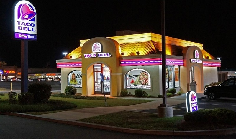 Taco Bell to accept orders via smartphones later this year