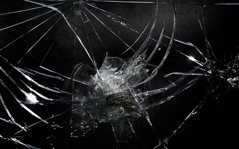 HTC will replace shattered smartphone screen free of charge