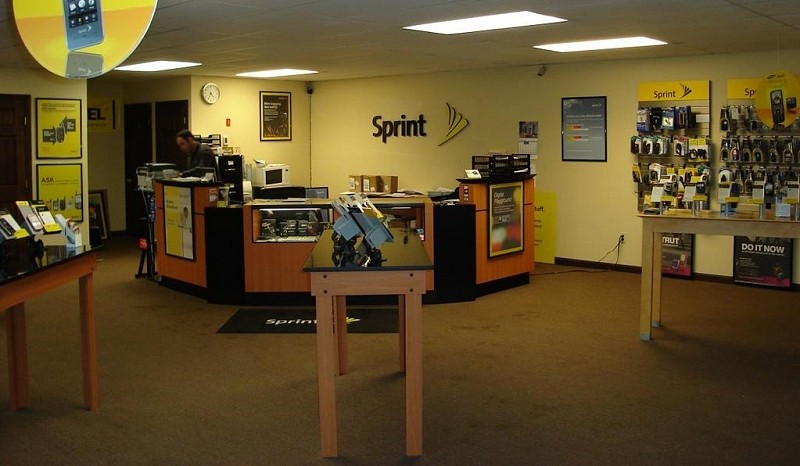 Sprint restructuring continues as 330 repair techs laid off, 55 stores shut down