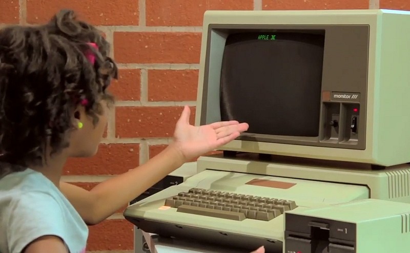 Watch today's kids react to a computer from the '70s