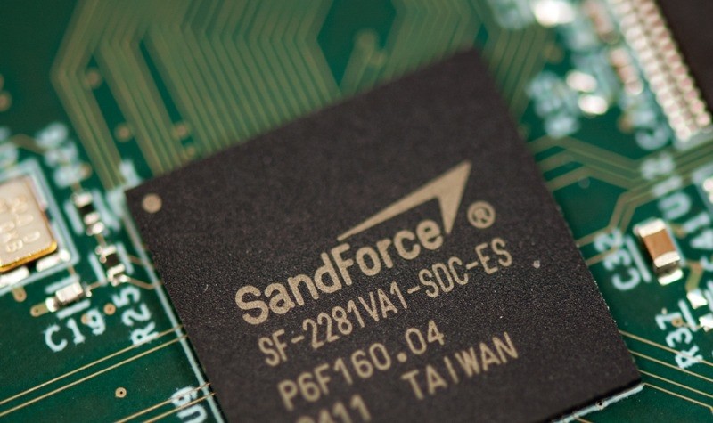 Seagate gets serious about SSDs, will buy SandForce controller tech from LSI