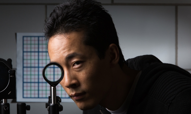 Researchers develop invisibility cloaking tech using readily available lenses