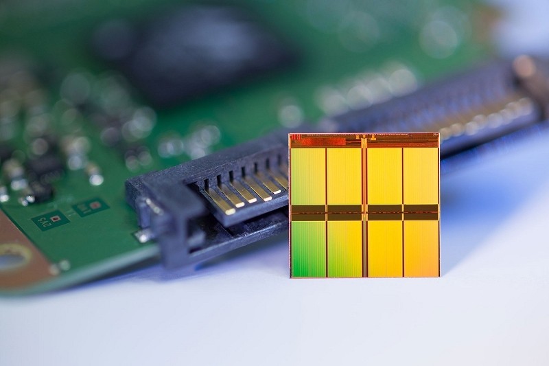 Intel sales 3d nand