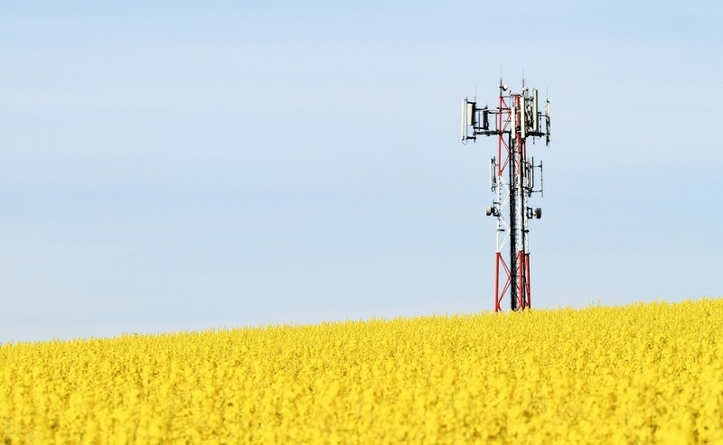 FCC spectrum auction surpasses $34 billion in bids as wireless carriers fight for airwaves