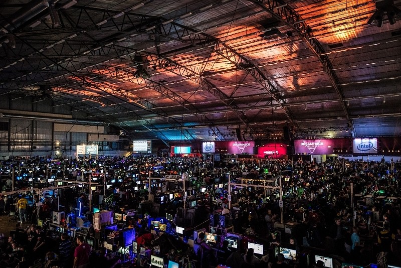 world biggest lan party computers gaming lan party pc gaming