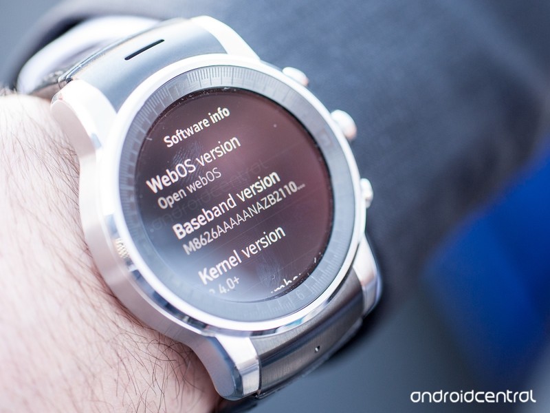 LG prototype smartwatch is powered by webOS, looks stunning