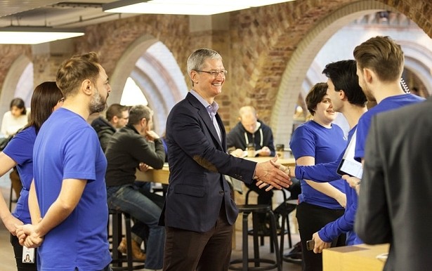 apple watch tim cook apple iphone watch smartwatch wristwatch angela ahrendts wearable car keys