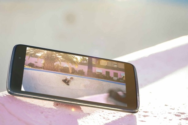 alcatel onetouch idol reversible smartphone launched mwc smartphone handset phone reversible mwc 2015 alcatel onetouch idol 3 alcatel onetouch idol 3