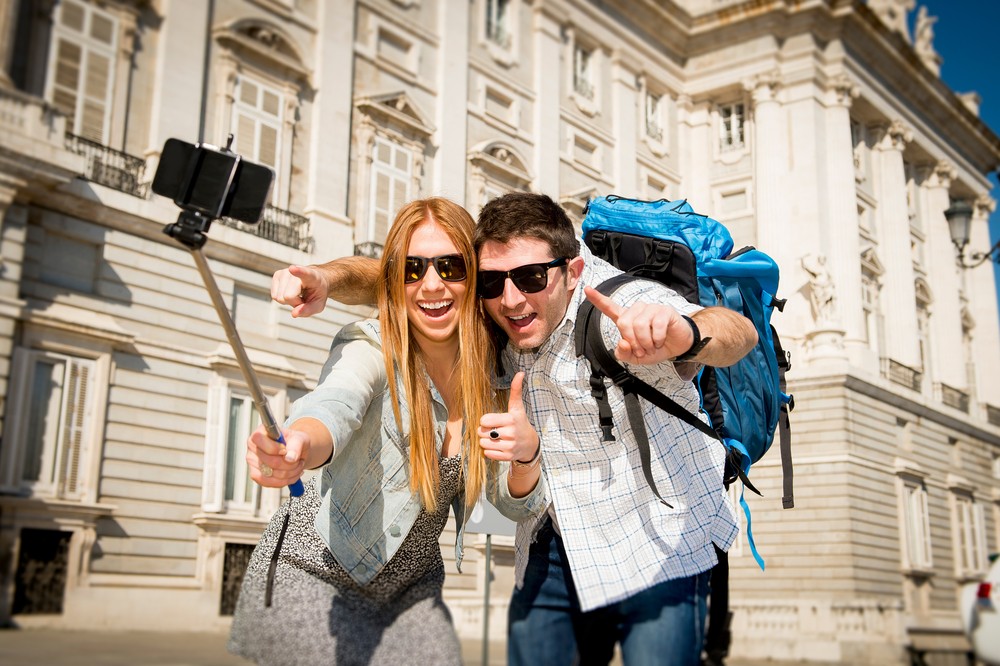 Major museums and organizations across the world continue to ban selfie sticks