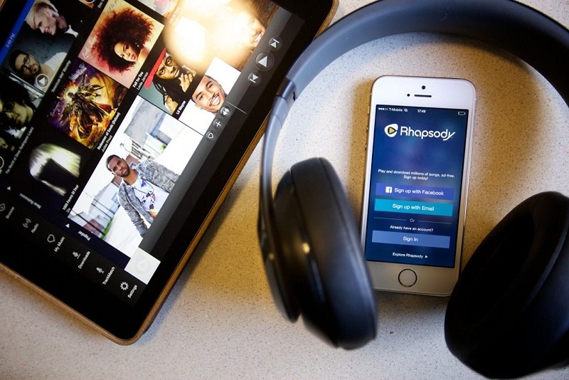 Rhapsody offers its full catalog of tunes on Twitter for free