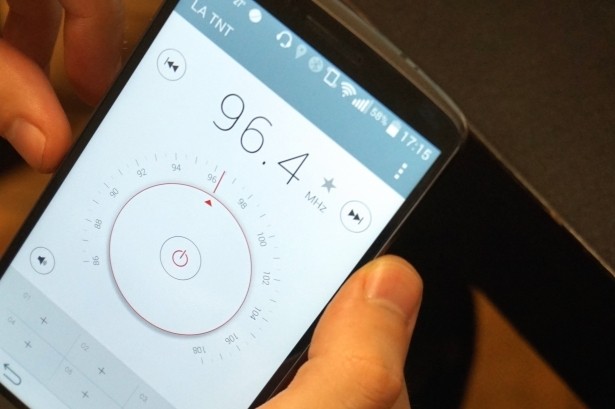 music radio smartphone natw streaming music fm fm chip smartphone radio frequency modulation news source fm broadcasting