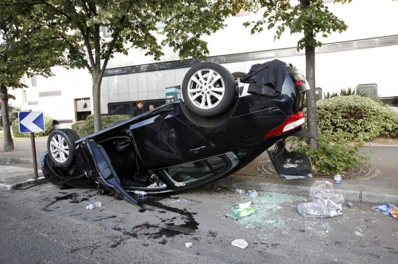 French anti-Uber riots turn violent as Paris taxi drivers burn cars, attack Uber drivers