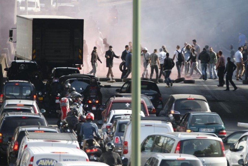 french anti-uber paris uber french uber riots uberpop uberx