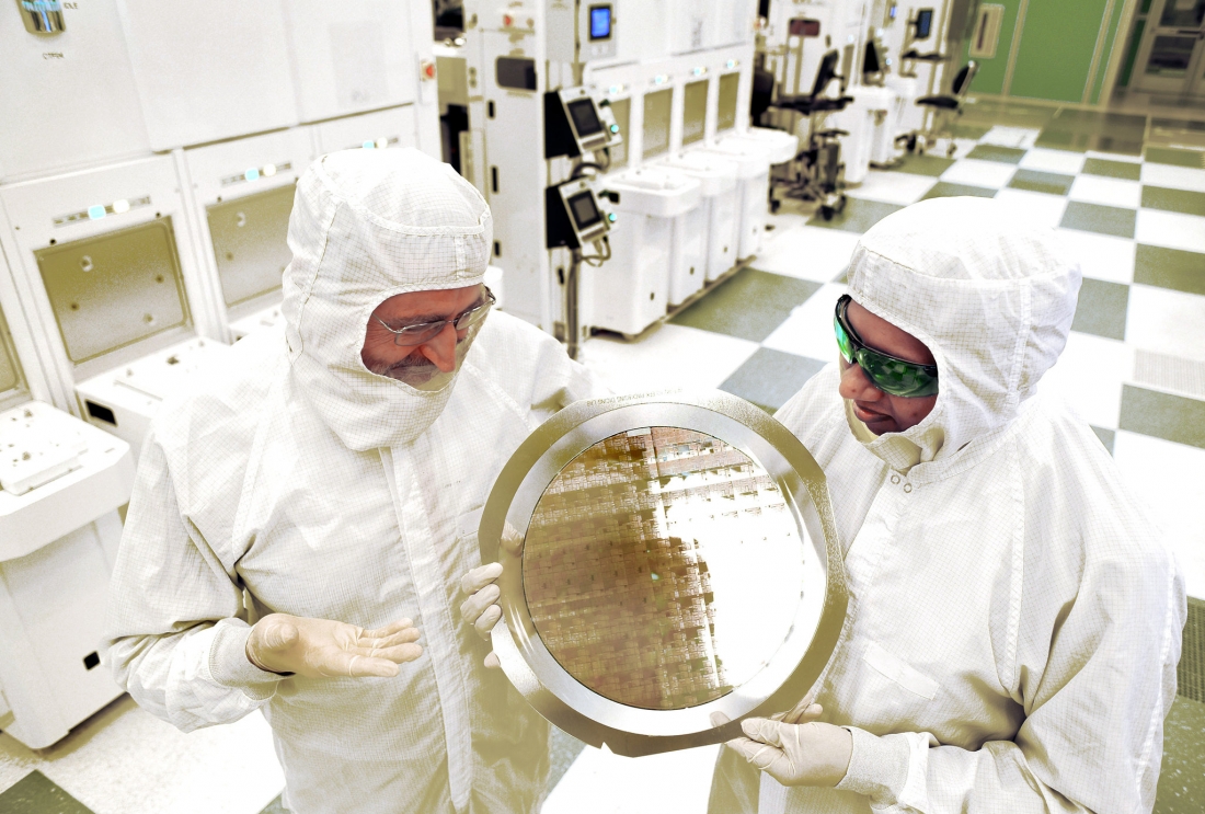 IBM unveils the industry's first 7nm chips