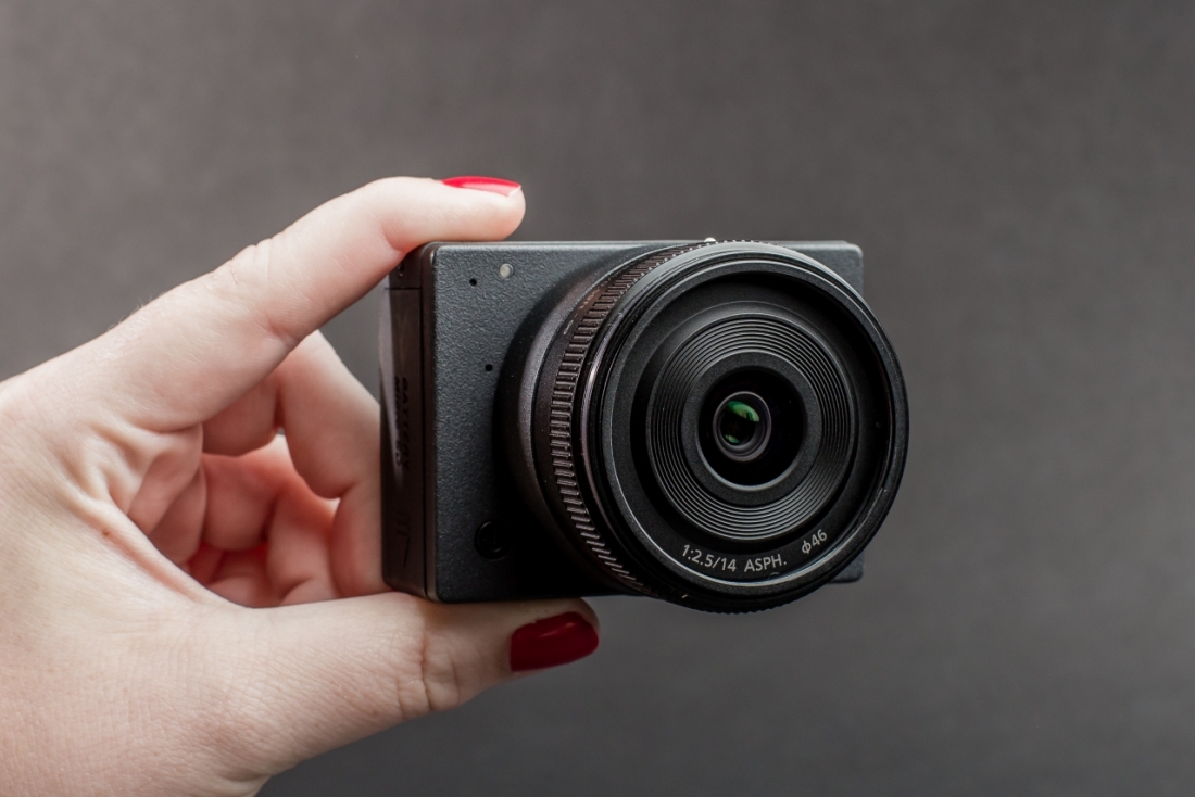 Meet E1, the world's smallest interchangeable lens camera