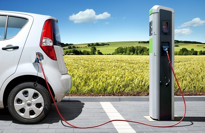 UK testing 'electric highways' which charge up ultra-low emission vehicles as they move