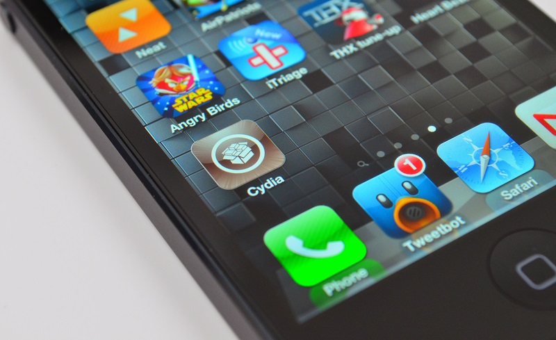 Malware steals 225,000 Apple logins from jailbroken iPhones