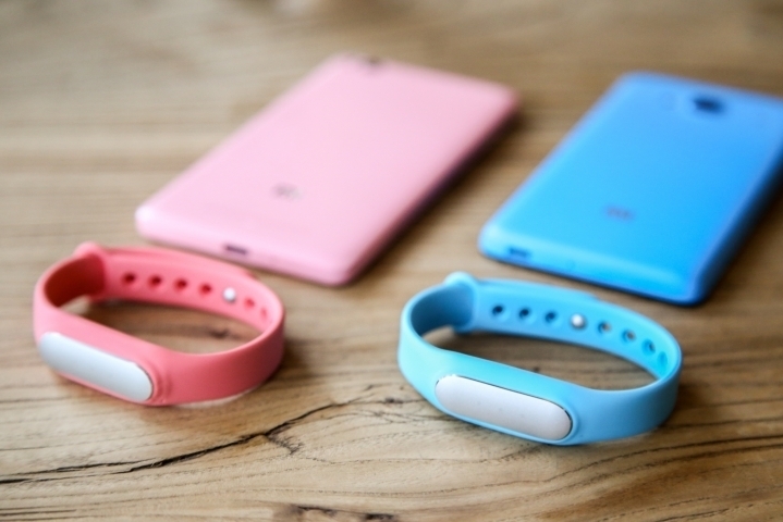 Fitbit narrowly staves off Apple for top spot as wearables market grew nearly 200 percent in Q3